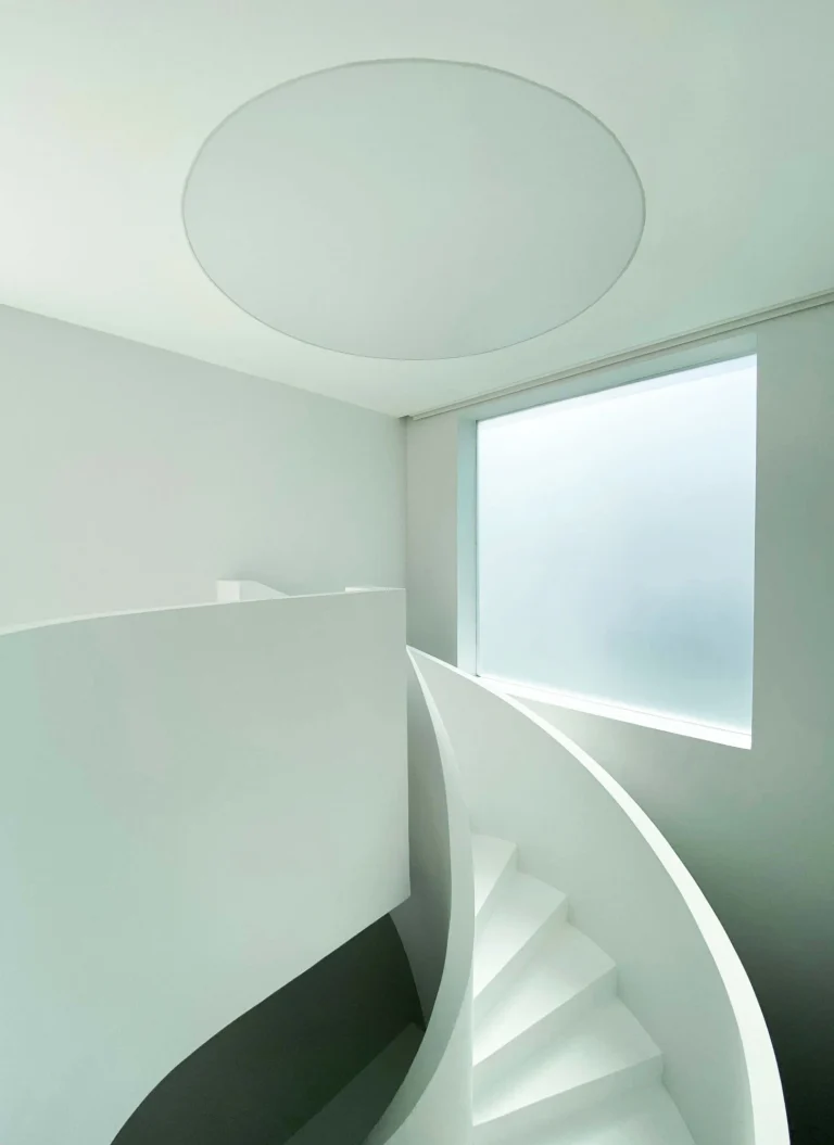 House Between the Wall - Gallery Image