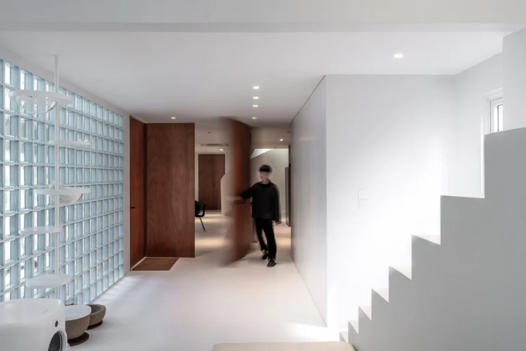 House between the wall 2048 jpg 27