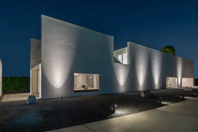 House between the wall 2048 jpg 56