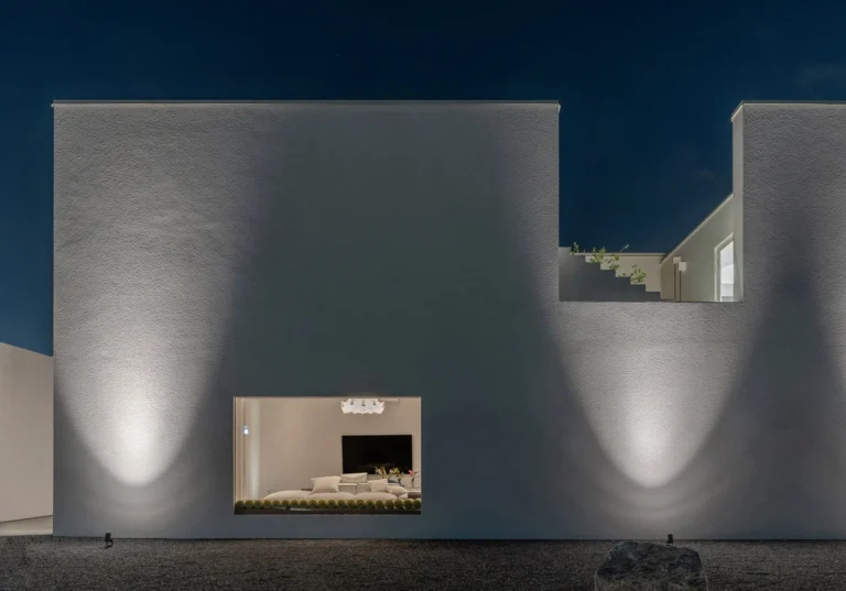 House between the wall 2048 jpg 57