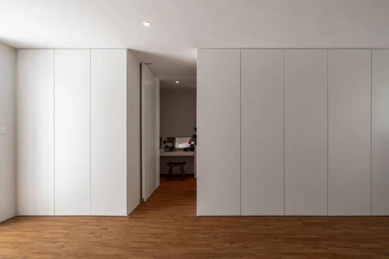 House between the wall 3600 18
