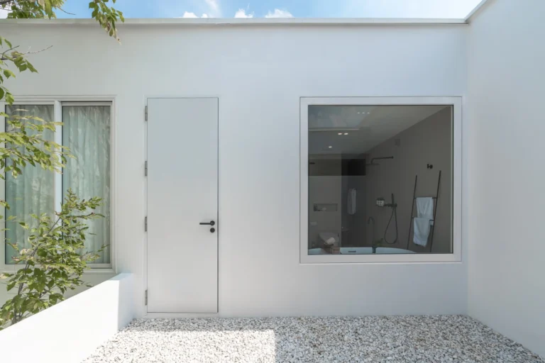 House between the wall 3600 25
