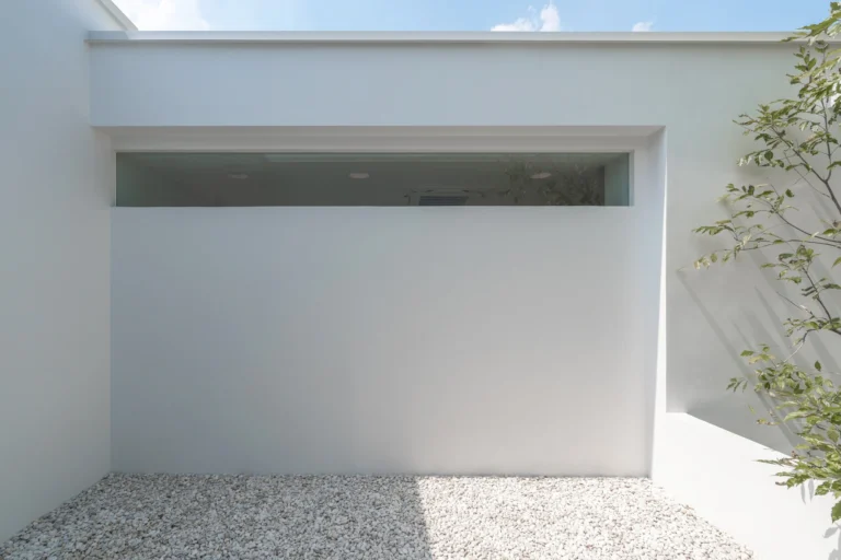 House between the wall 3600 26