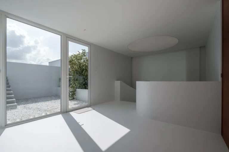 House between the wall 3600 61