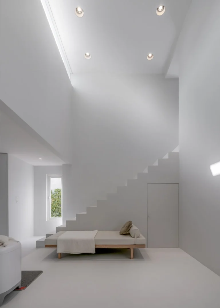 House between the wall 3600 9