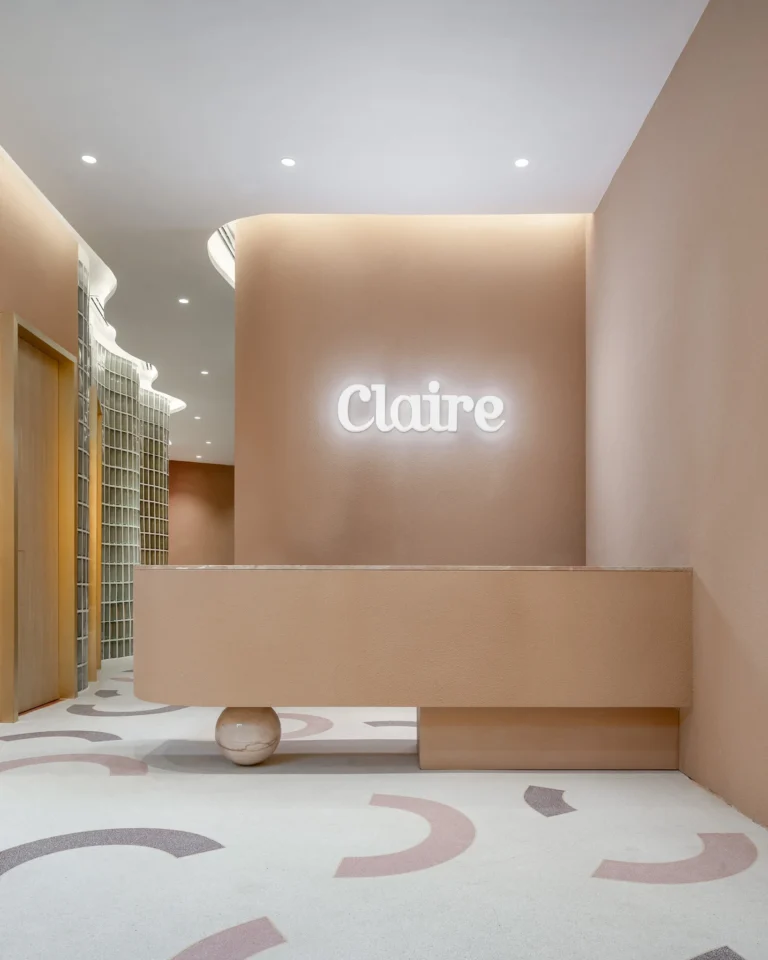 Aa+a claire central chidlom 2048 05