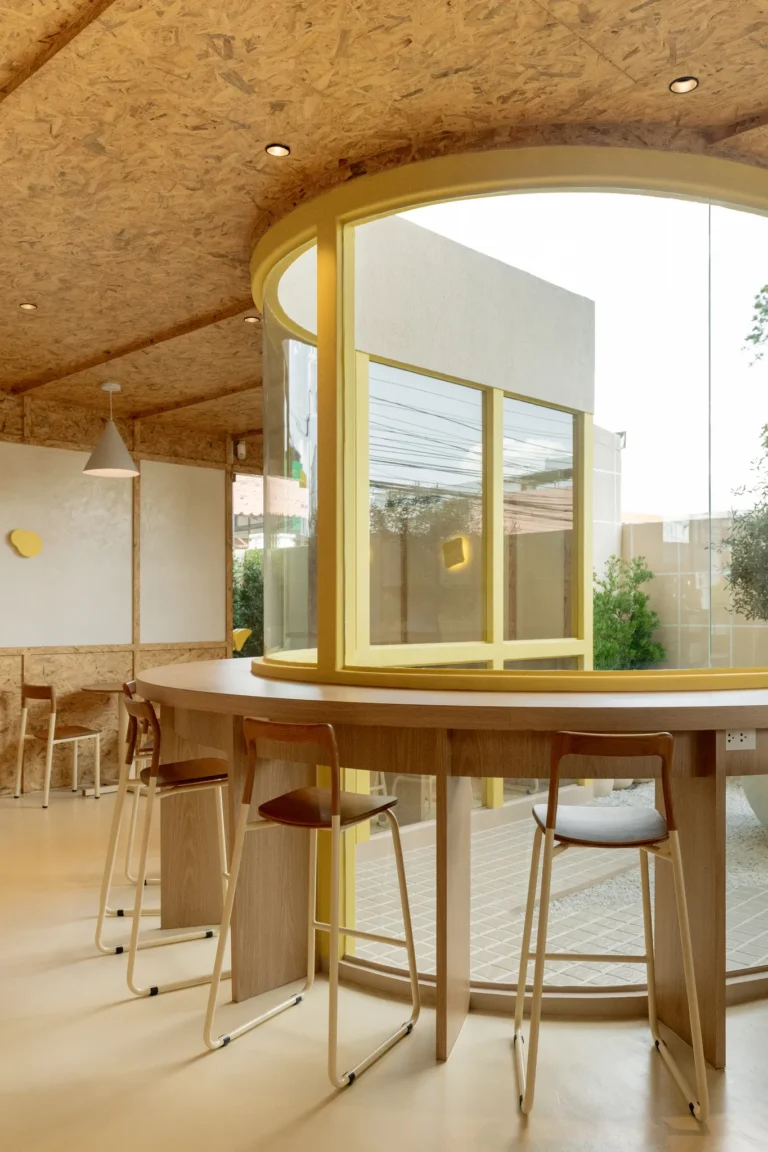 Sixteencroissant (16)