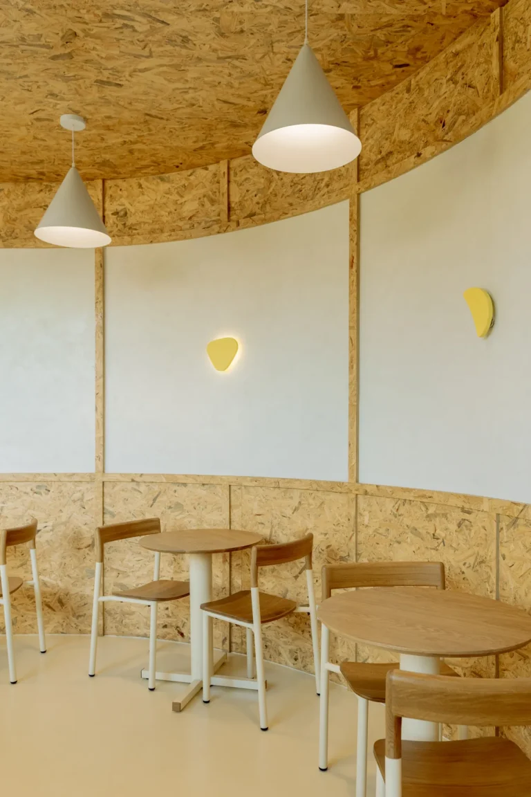 Sixteencroissant (24)