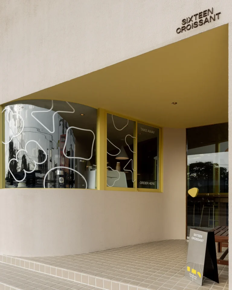 Sixteencroissant (3)